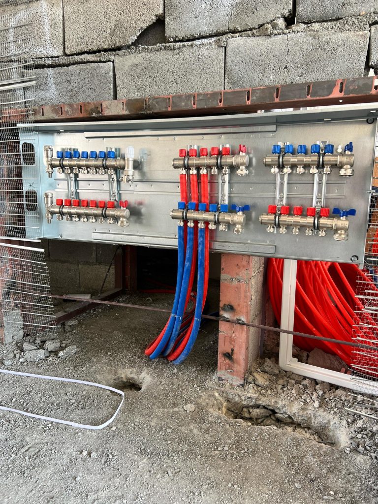 نمونه کار نصب شیرهای گرمایش از کف توسط پایاپکس